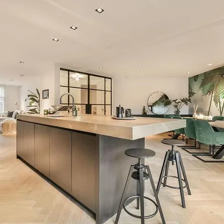 Charming With Canal Views * Amsterdam