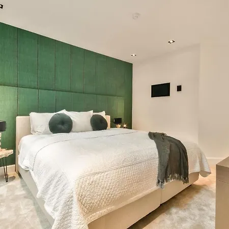 Charming With Canal Views Daire *