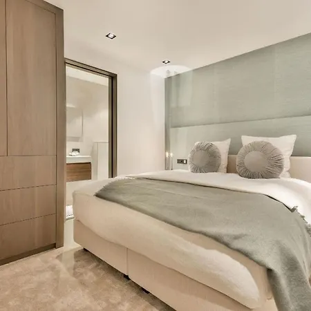 Charming With Canal Views